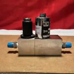 Brooks Instrument 5816 5816-1A19 Gas mass flow meter and control valve assembly auction image